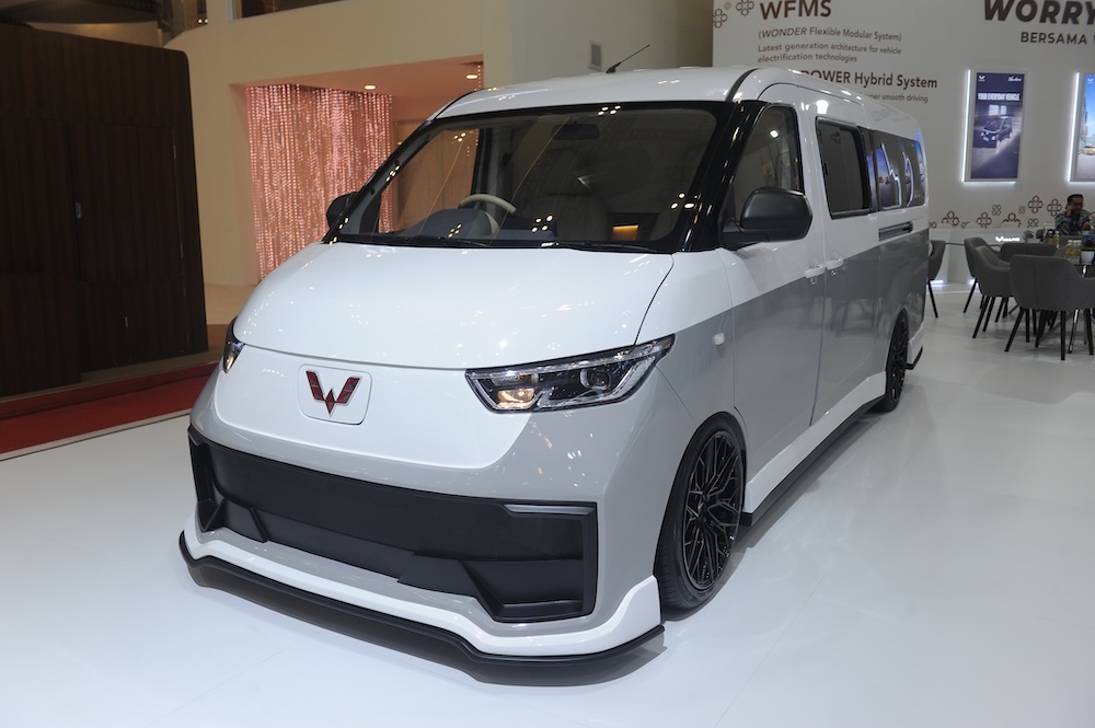 GIIAS 2025: Modifikasi MPV Listrik Wuling jadi Super Mewah